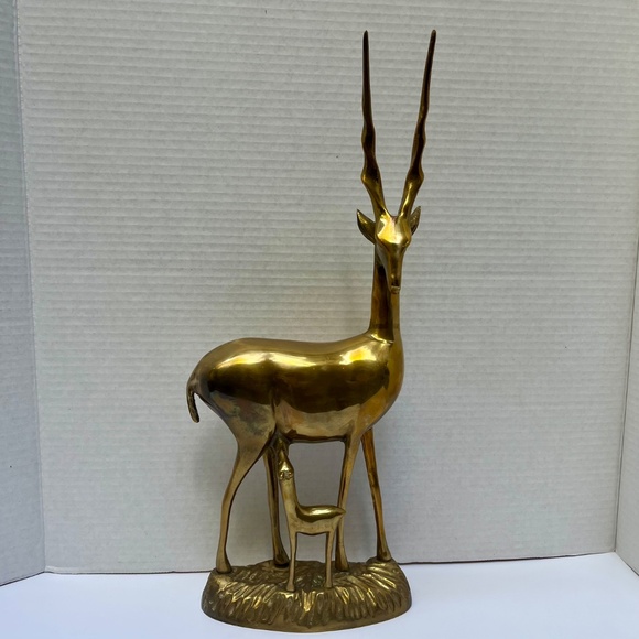 Mid-Century Modern Brass Gazelle Sculptures / Bookends in Brass, Pair - Picture 4 of 14